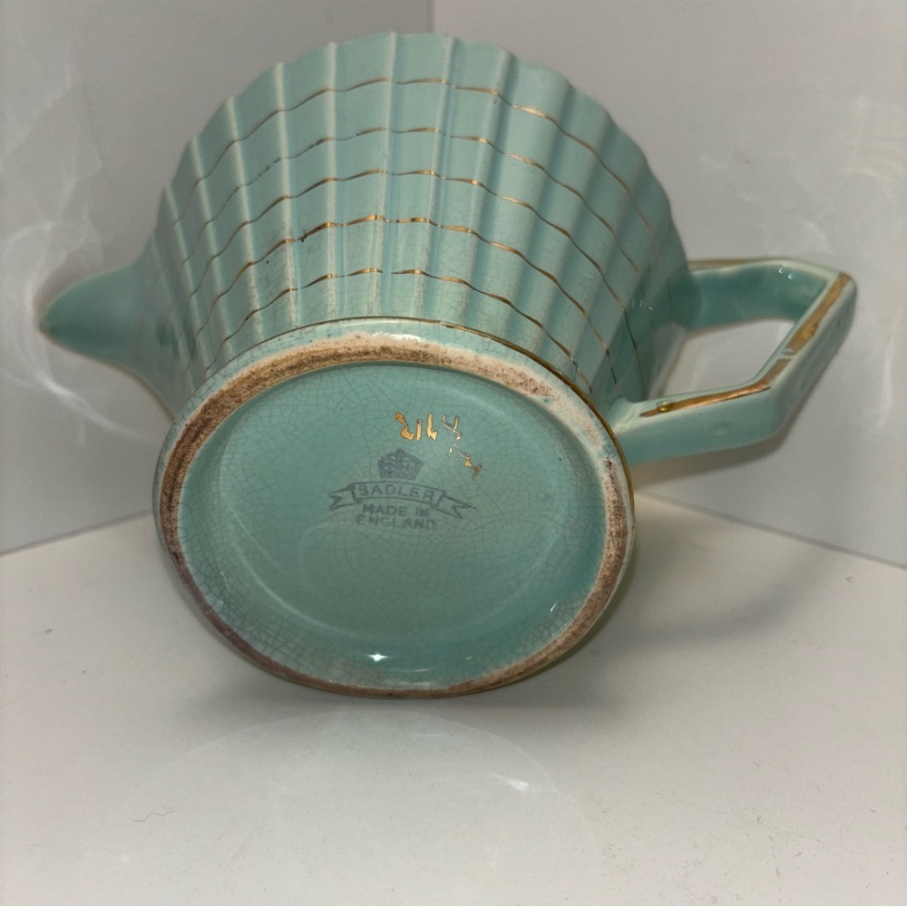 Sadler, England Vintage Art Deco ceramic teapot in mint green with gold accents - Picture 9 of 15